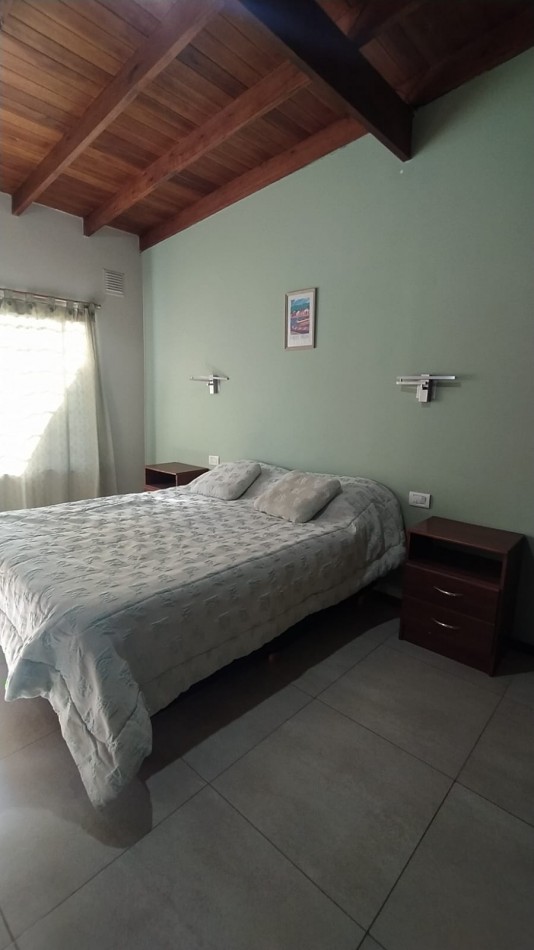 Hermosa Casita En Acantilados