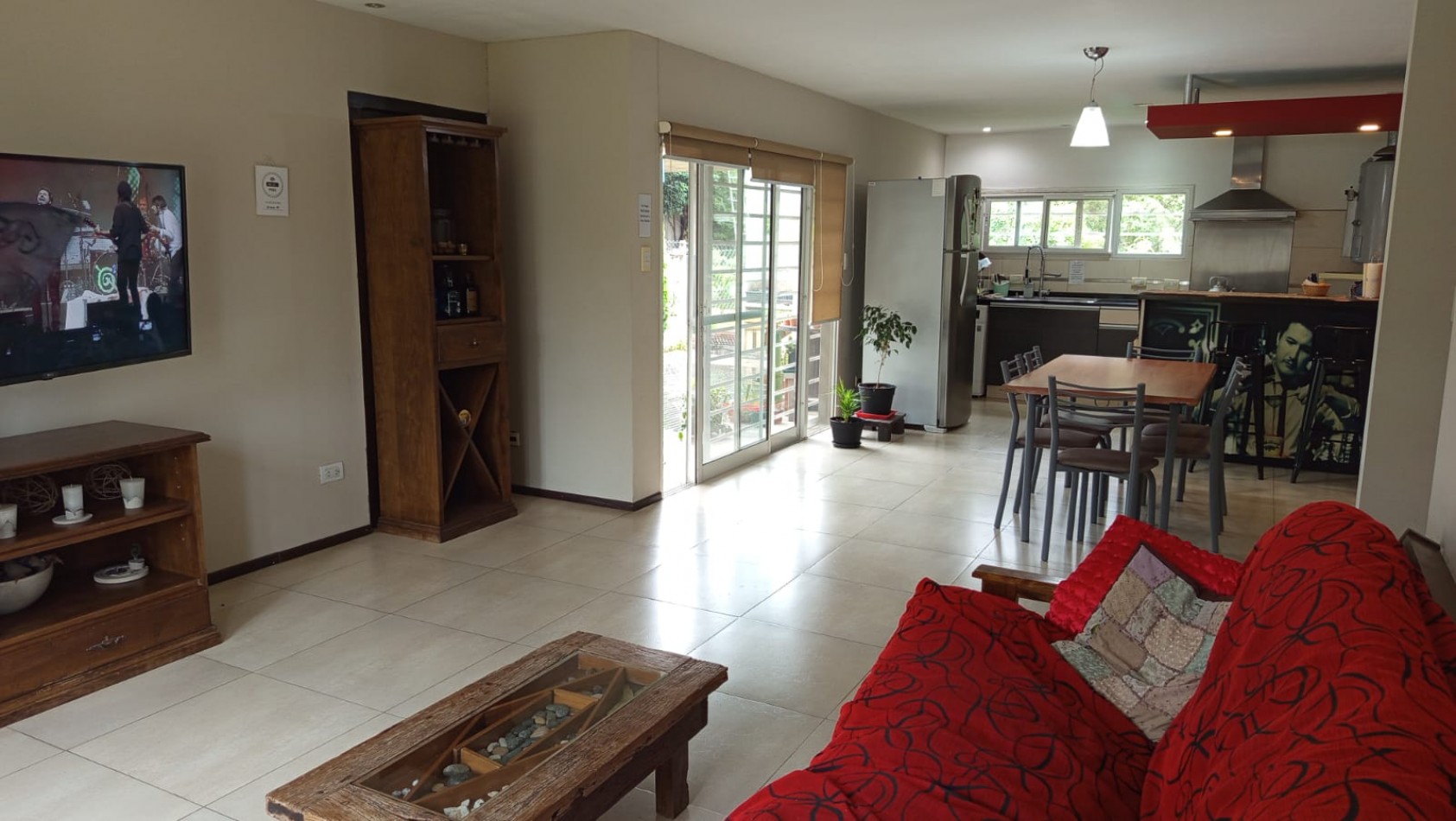 Hermosa Casita En Acantilados