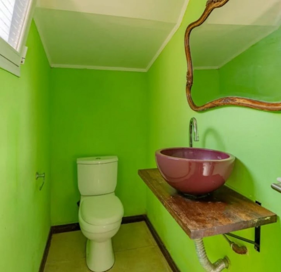 Venta Casa en dos plantas en Los Acantilados con pileta, parrilla y cochera