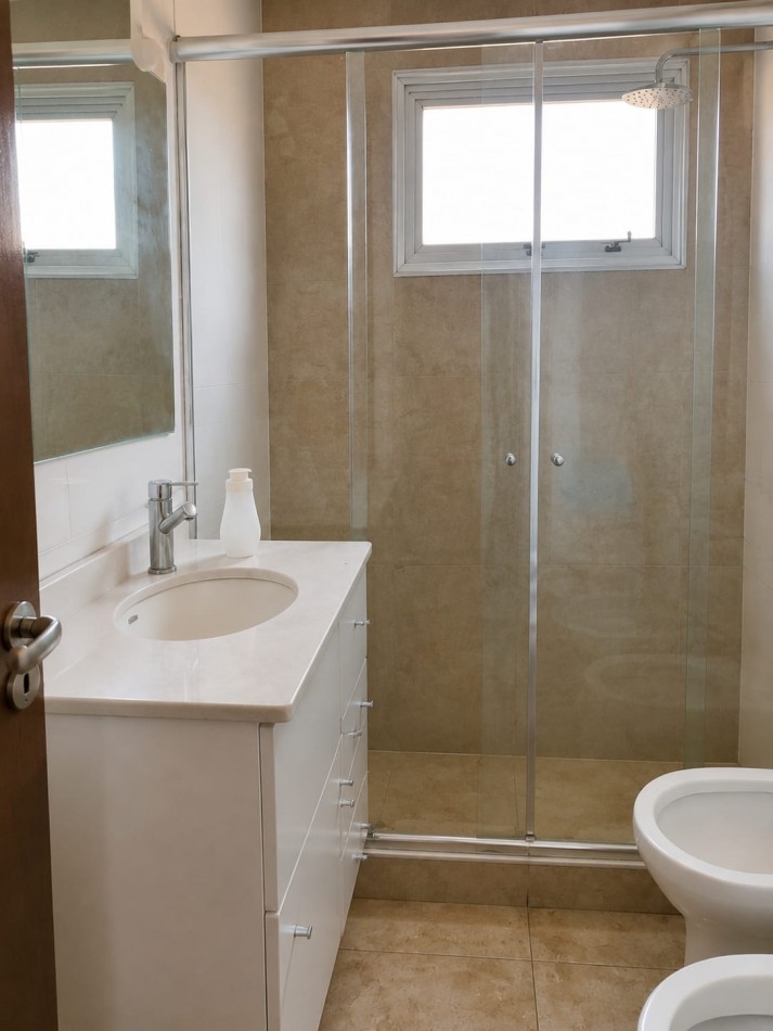 Impecable 3 amb. reciclado con balcon al frente y ammpli cochera cubierta