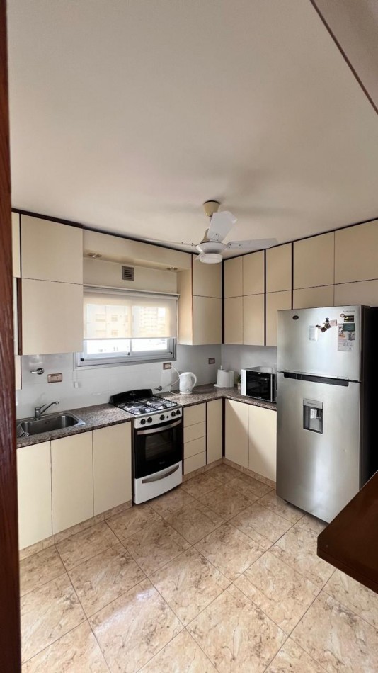 Impecable 3 amb. reciclado con balcon al frente y ammpli cochera cubierta