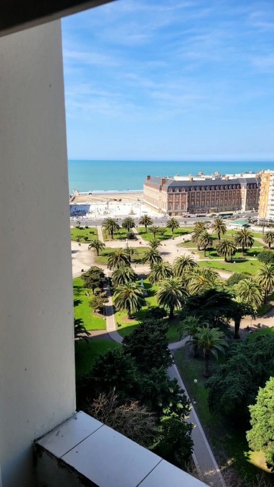 3 AMBIENTES EN PISO ALTO CON VISTA AL MAR - FRENTE A PLAZA COLON