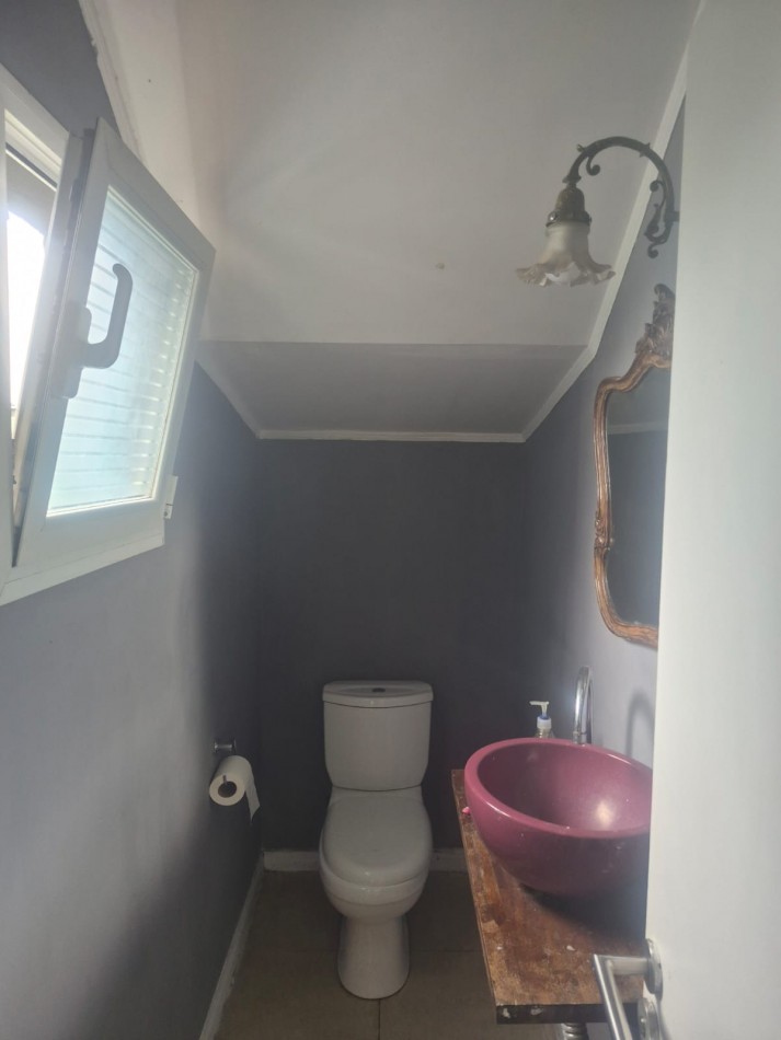 Venta Casa en dos plantas en Los Acantilados con pileta, parrilla y cochera