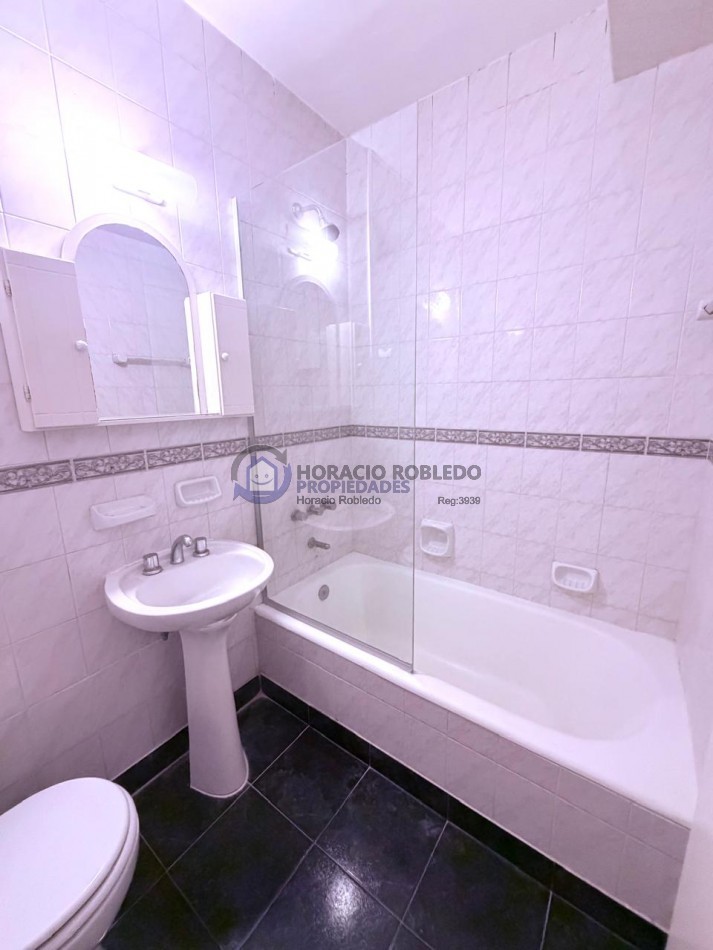 ALQUILER 12 MESES | 2 AMBIENTES CON BALCON | ZONA VARESE