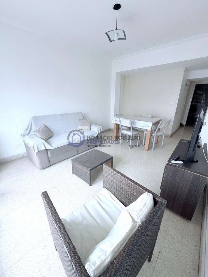 ALQUILER 12 MESES | 2 AMBIENTES CON BALCON | ZONA VARESE