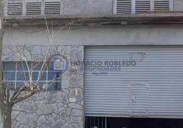 CASA CON LOCAL 